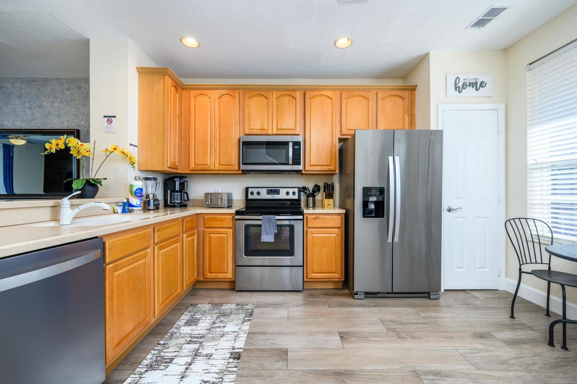 New Listing, Beautiful Vacation Townhome - 4031 Apartment