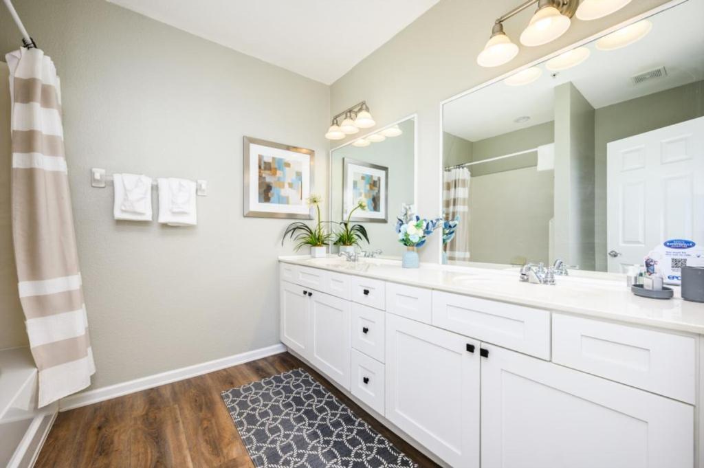New Modern Townhome, Near The Parks - 4029