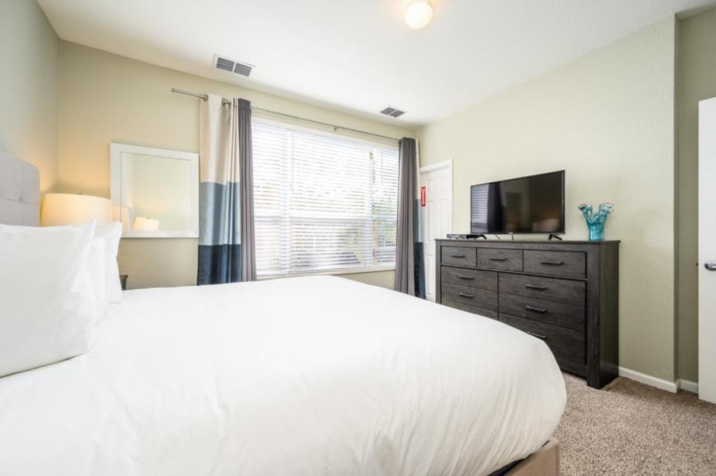 New Modern Townhome, Near The Parks - 4029