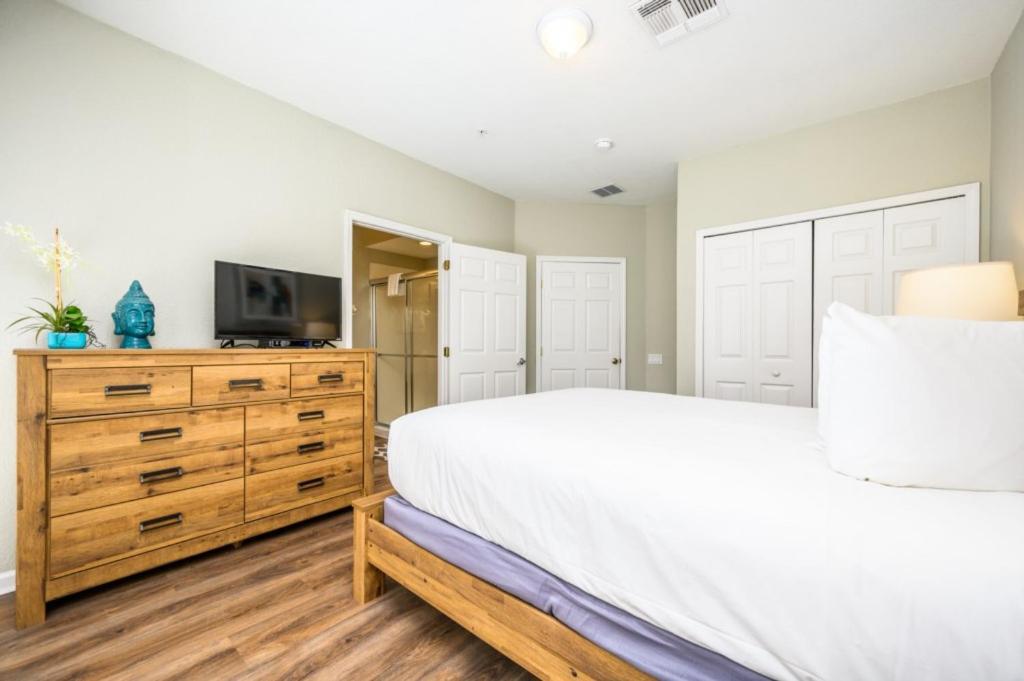 New Modern Townhome, Near The Parks - 4029 Orlando