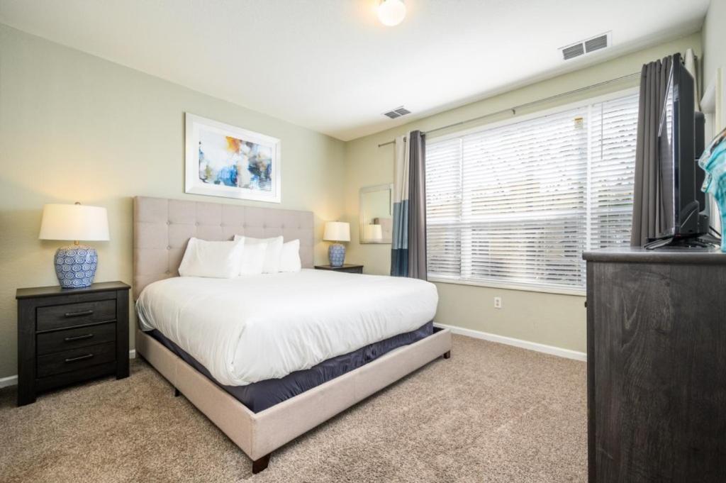 New Modern Townhome, Near The Parks - 4029 Apartment Orlando