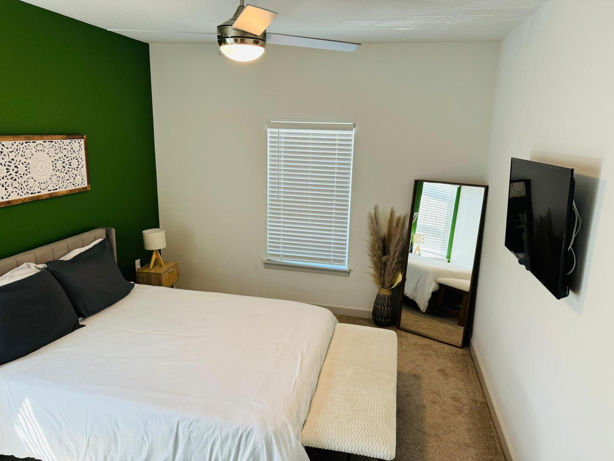 Apartment Complete Cozy 2bed 10 Min To Parks Allows Pet, Resort-style Amenities