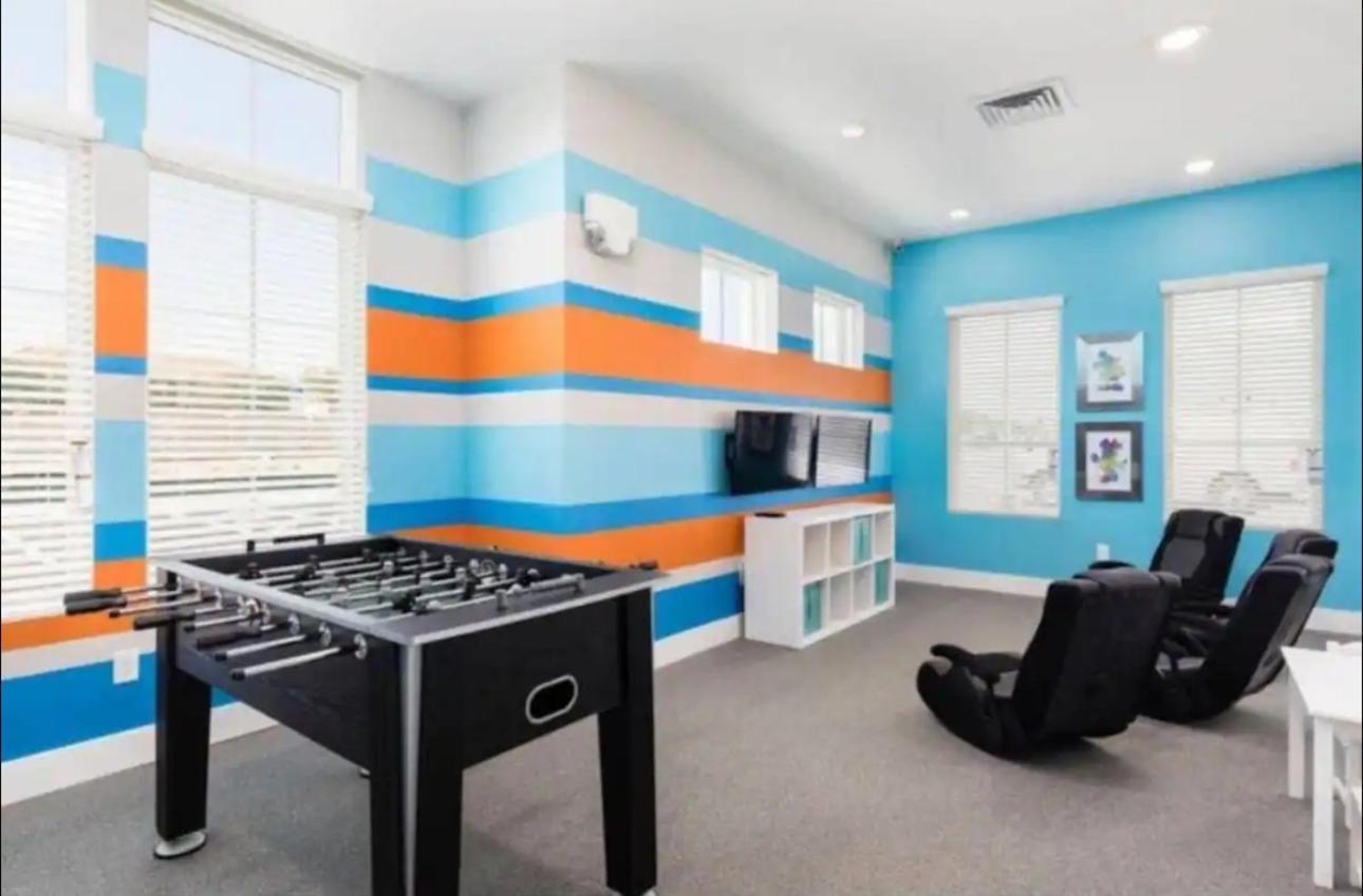 Holiday home 4br Retreat Gated With Pool & Hot Tub Orlando