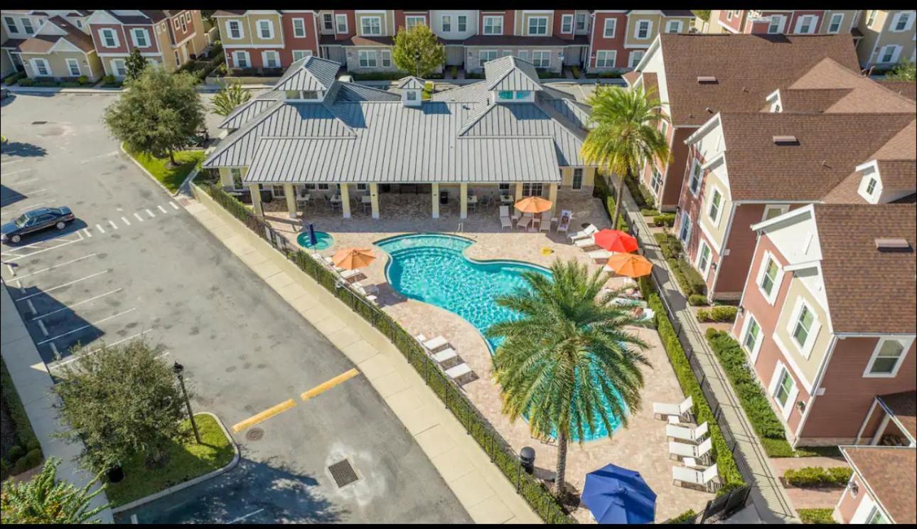 Holiday home 4br Retreat Gated With Pool & Hot Tub *