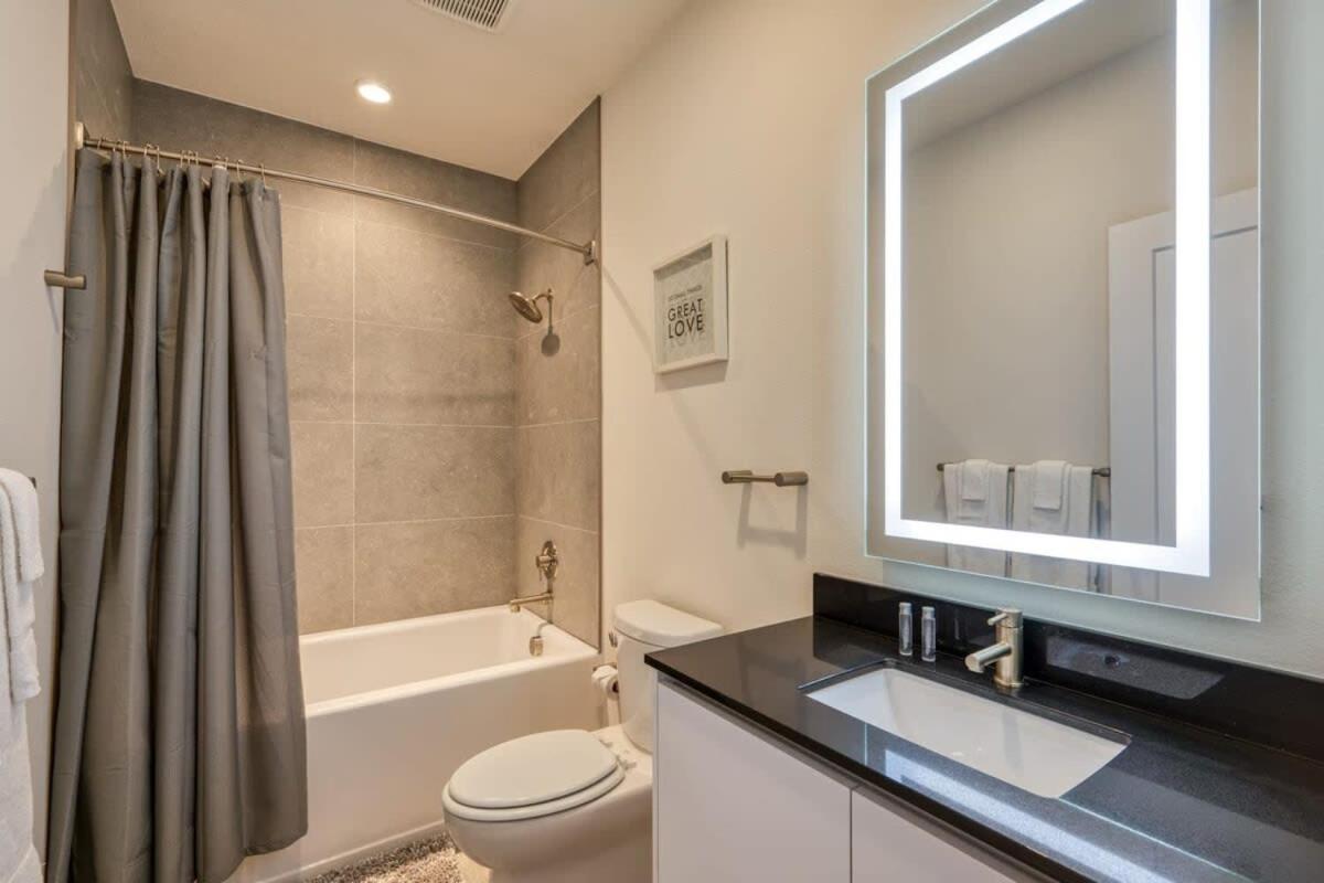 Modern Luxury Retreat - Mickey & Harry Potter Beds Holiday home *