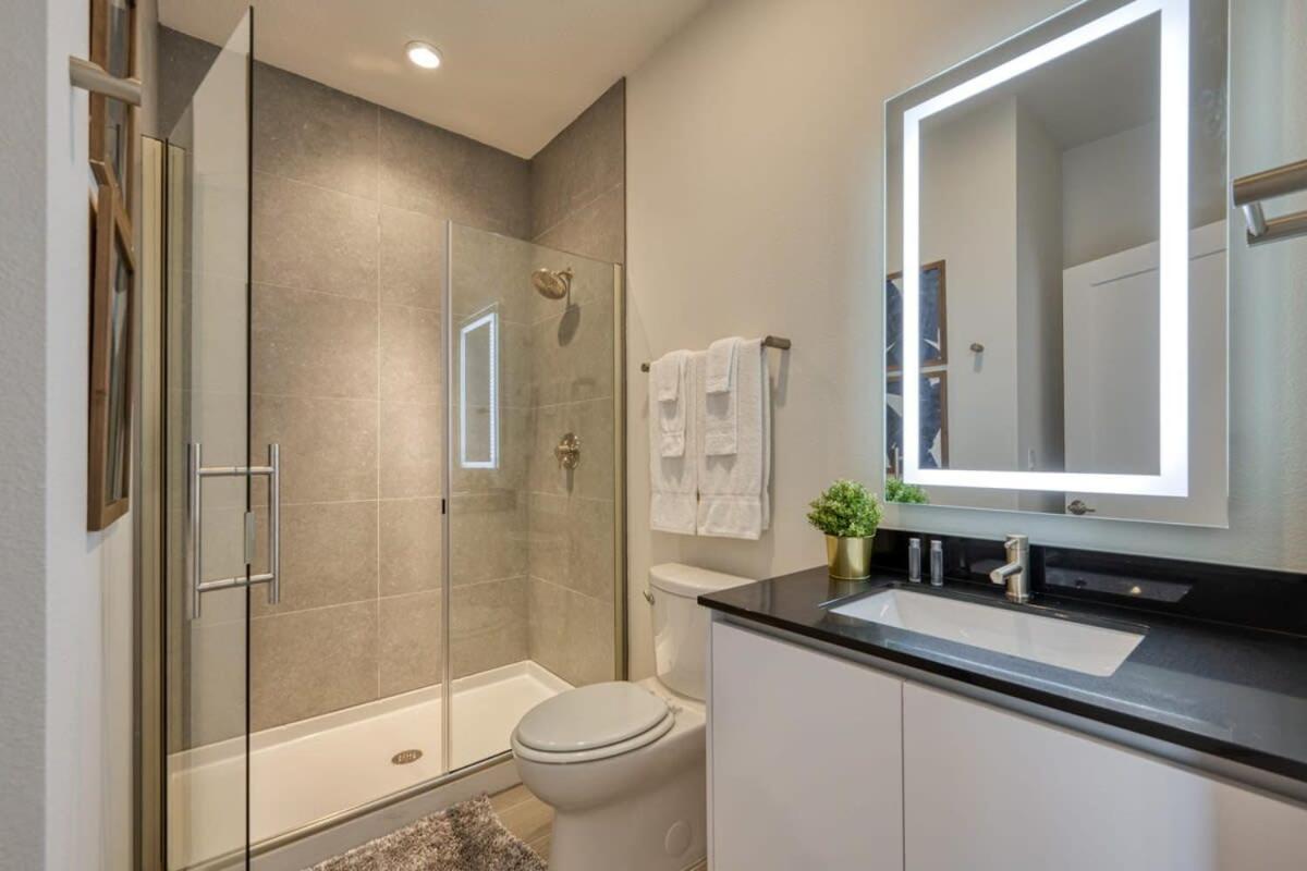 Modern Luxury Retreat - Mickey & Harry Potter Beds Holiday home *