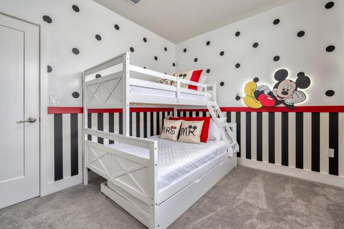 Modern Luxury Retreat - Mickey & Harry Potter Beds Holiday home *