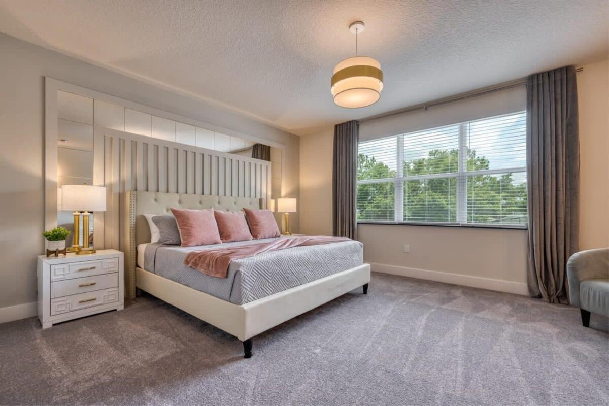 Modern Luxury Retreat - Mickey & Harry Potter Beds Holiday home