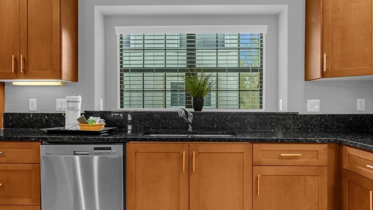 Spring Break Retreat - Renovated Townhome By Holiday home *