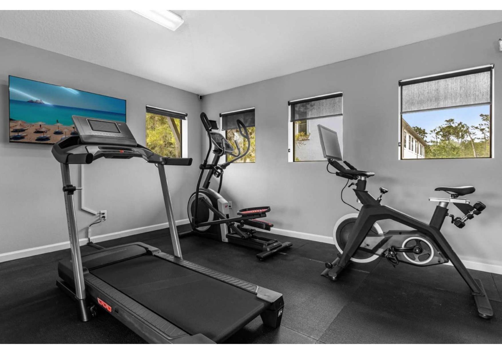 Deluxe Townhome - 5 Minutes From Holiday home