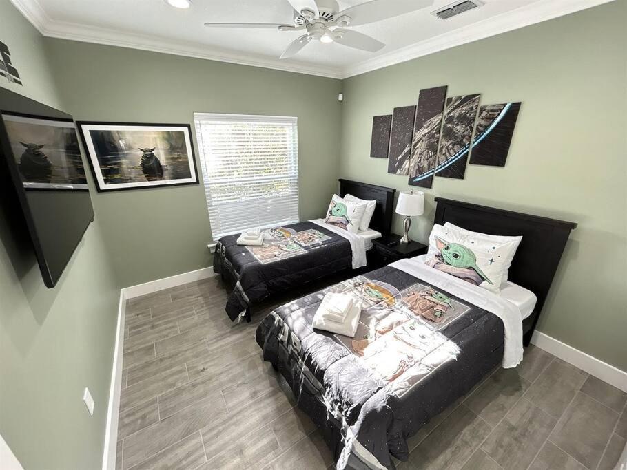 Mickeys Waterside - Gorgeous Waterside Southeast Facing 9br Pool & Hot Tub Bbq Cinema Rm 2 Miles To Orlando