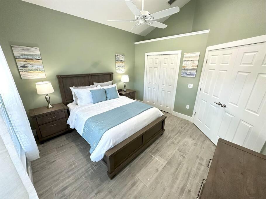 Mickeys Waterside - Gorgeous Waterside Southeast Facing 9br Pool & Hot Tub Bbq Cinema Rm 2 Miles To *
