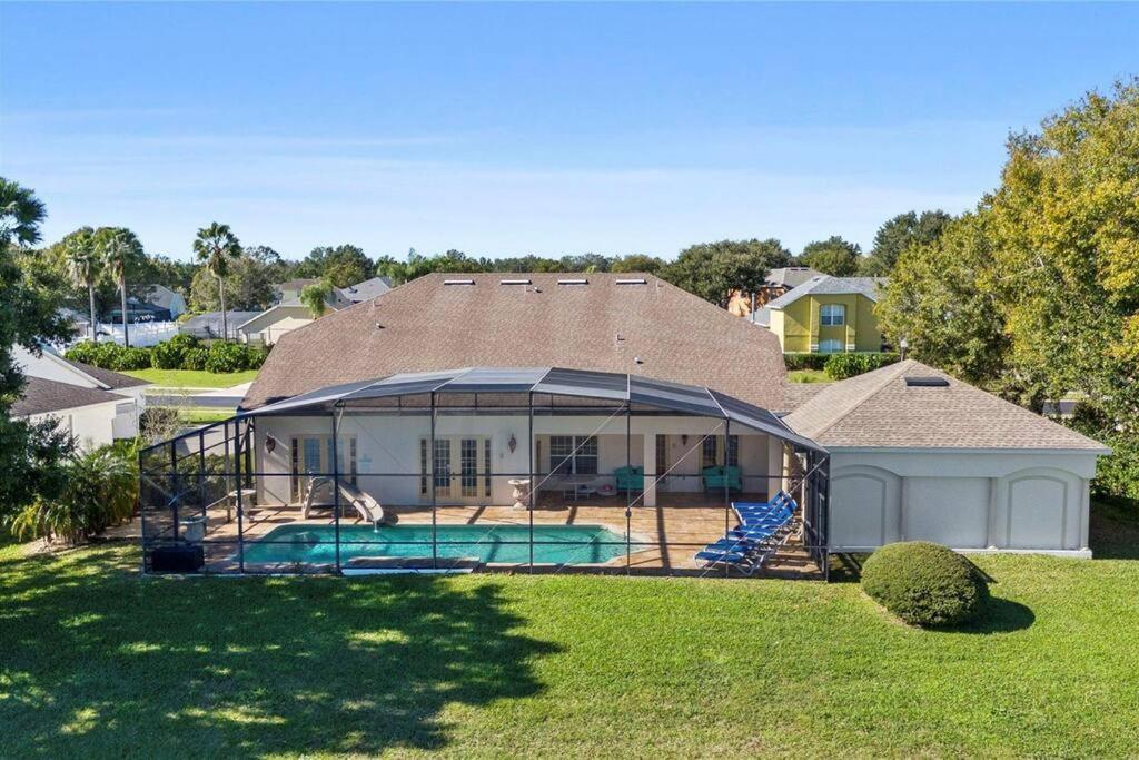 Holiday home Mickeys Waterside - Gorgeous Waterside Southeast Facing 9br Pool & Hot Tub Bbq Cinema Rm 2 Miles To Orlando