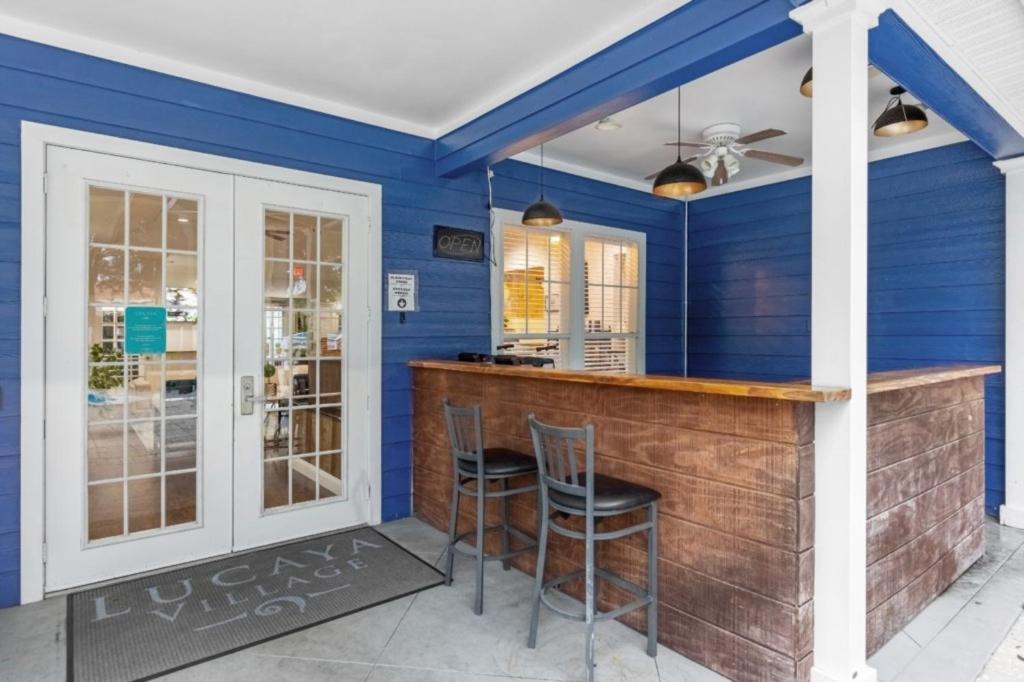 4 Bedrooms - 3 Bathrooms - Lucaya Village 15-101 Orlando