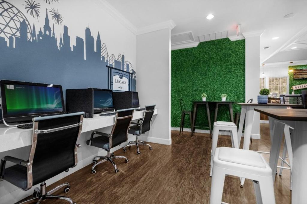 4 Bedrooms - 3 Bathrooms - Lucaya Village 15-101 * Orlando