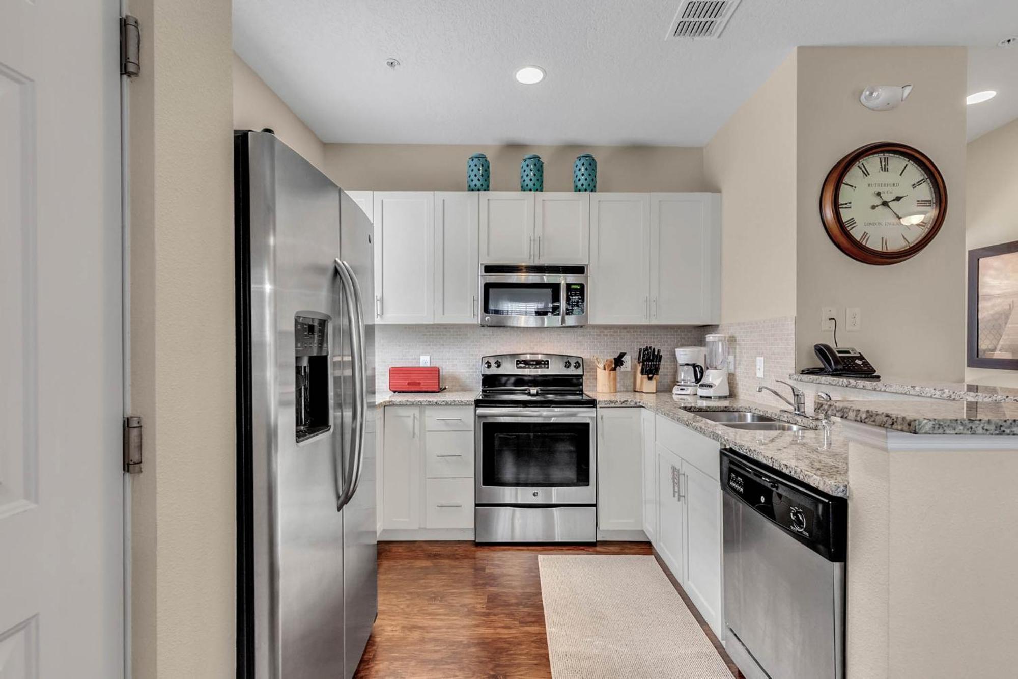 4 Bedrooms - 3 Bathrooms - Lucaya Village 15-101 *