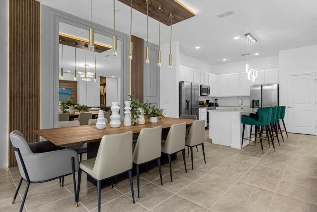 10 Bedrooms- 9 Bathrooms- Paradiso Grande 6216ss