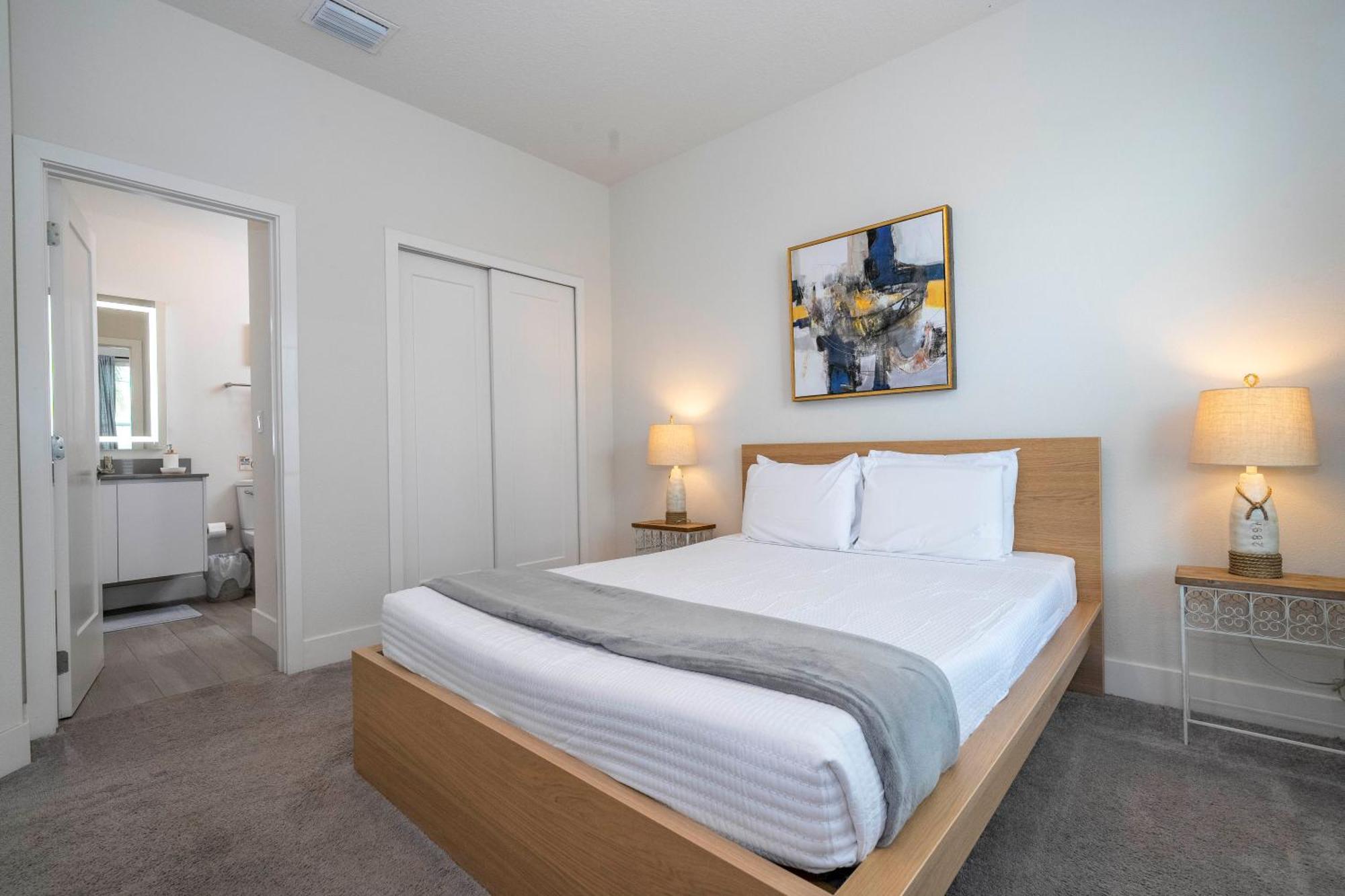 Comfortable Near & Private Pool 17414