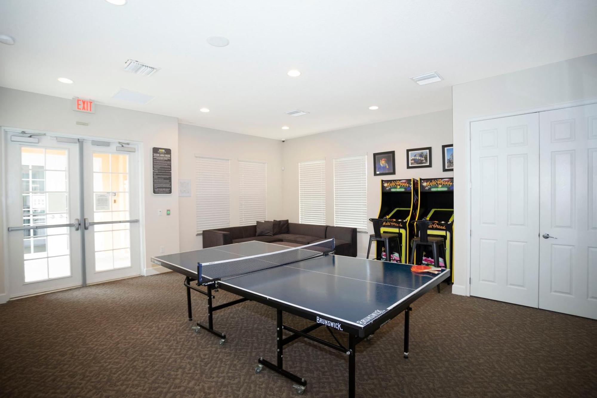Comfortable Near & Private Pool 17414 Holiday home *
