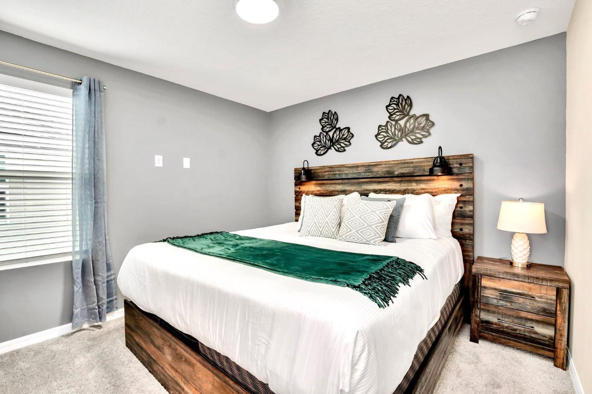 Stunning Rare Front 7br - Sleeps 14 - Pool, Hot Tub, & Games! *