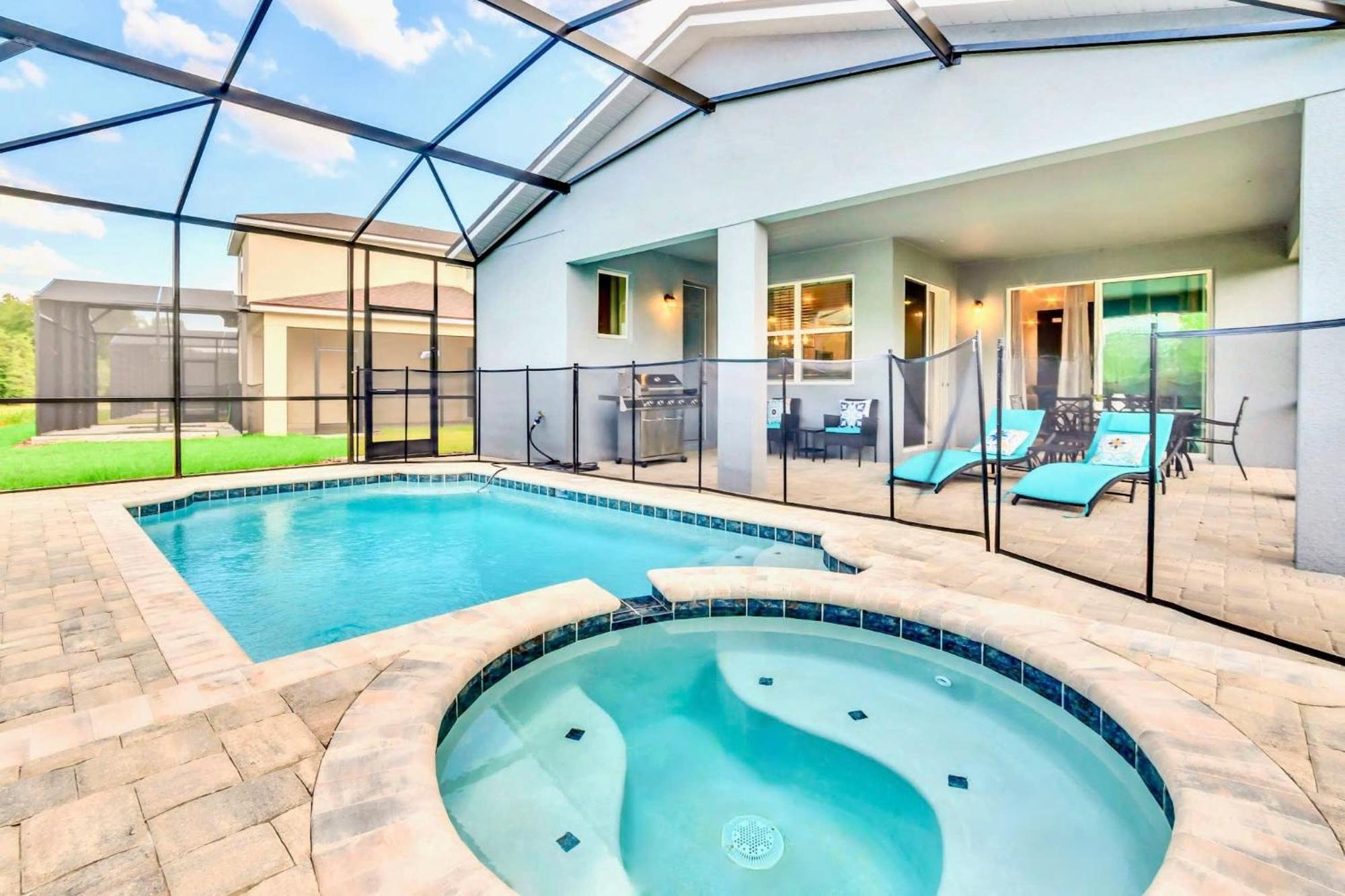 Holiday home Stunning Rare Front 7br - Sleeps 14 - Pool, Hot Tub, & Games!