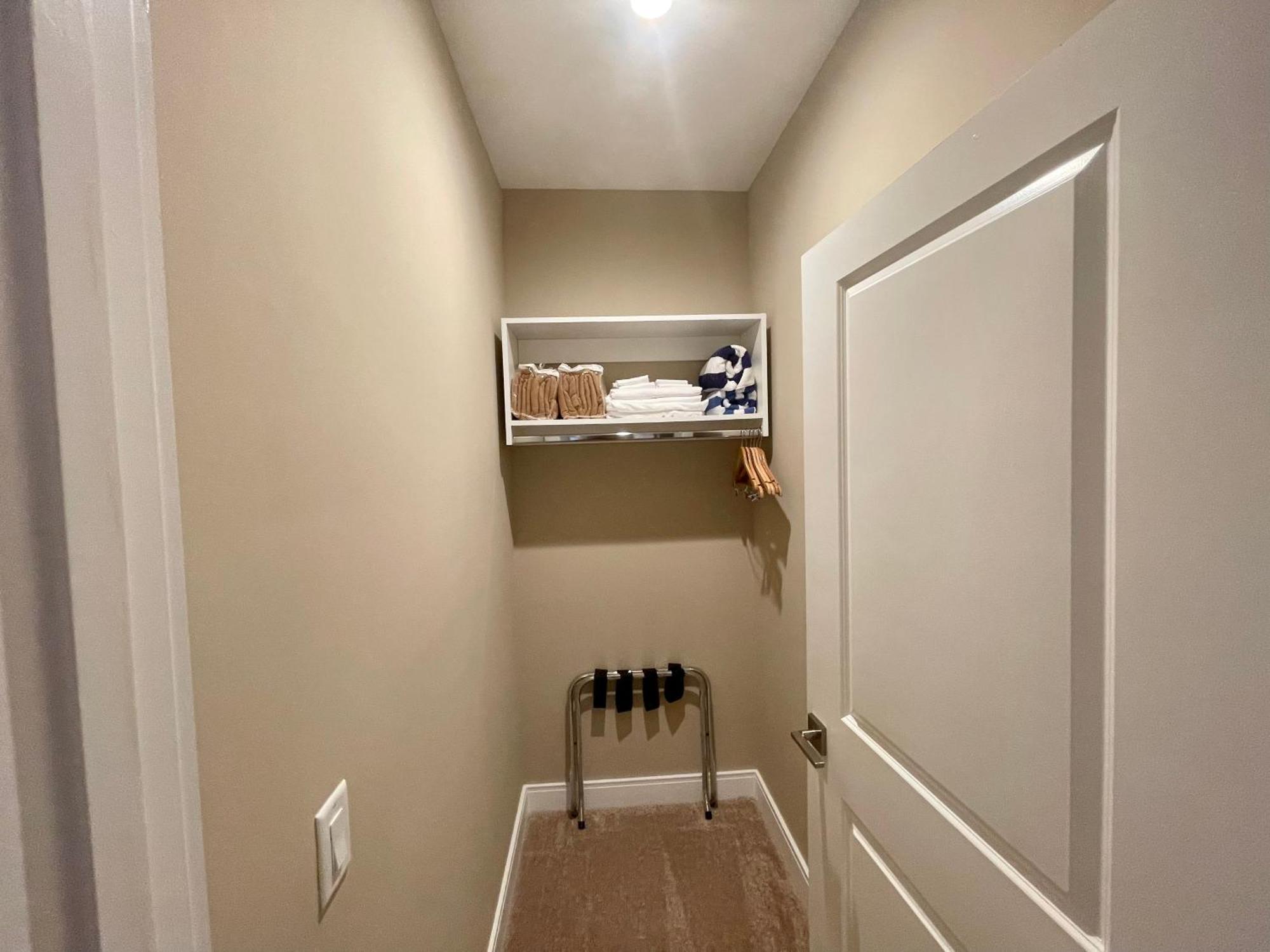 In 7 Min From Parks - 4 Bedrooms With En-suite Bathrooms!
