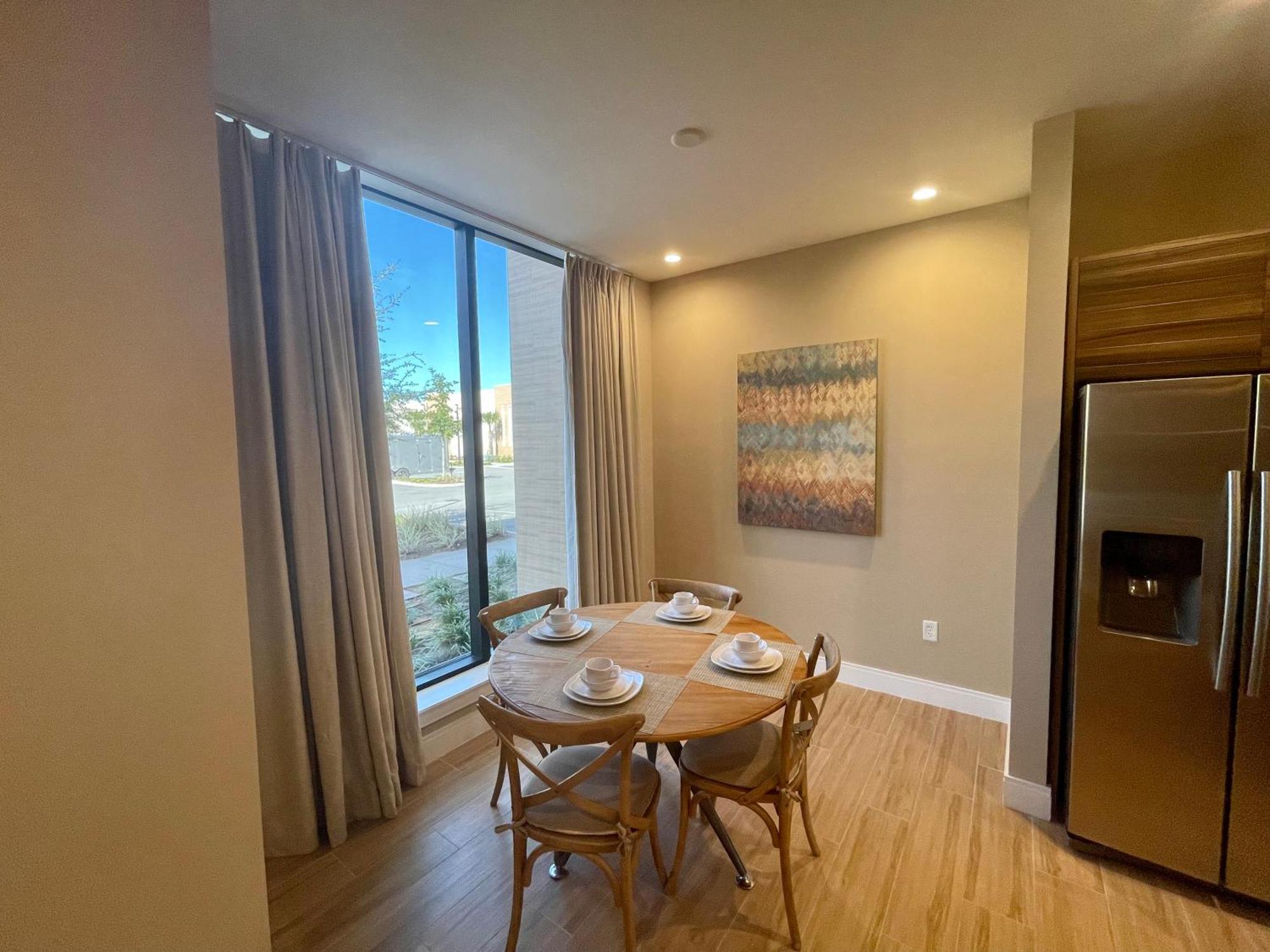 In 7 Min From Parks - 4 Bedrooms With En-suite Bathrooms! *