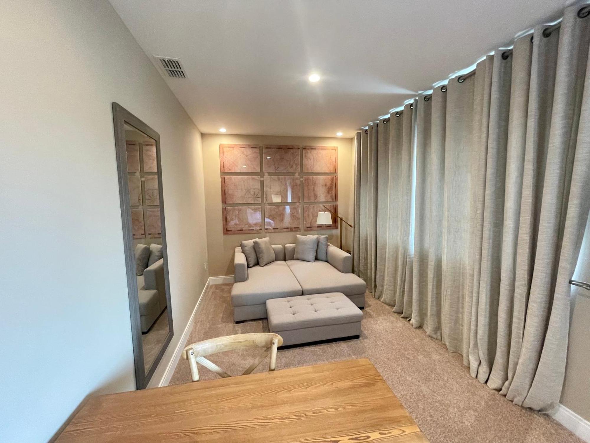 Holiday home In 7 Min From Parks - 4 Bedrooms With En-suite Bathrooms!