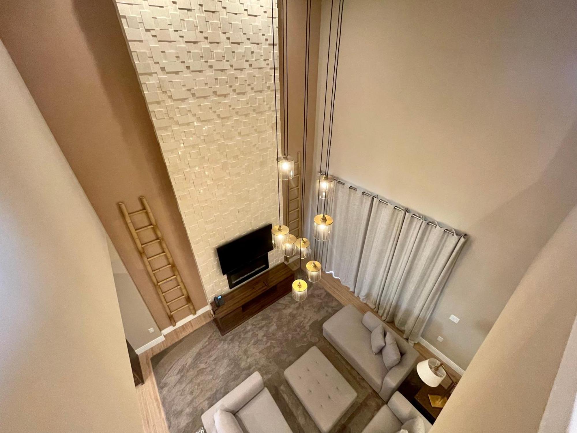 In 7 Min From Parks - 4 Bedrooms With En-suite Bathrooms!