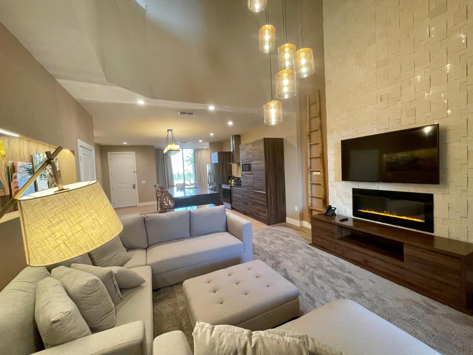 In 7 Min From Parks - 4 Bedrooms With En-suite Bathrooms!