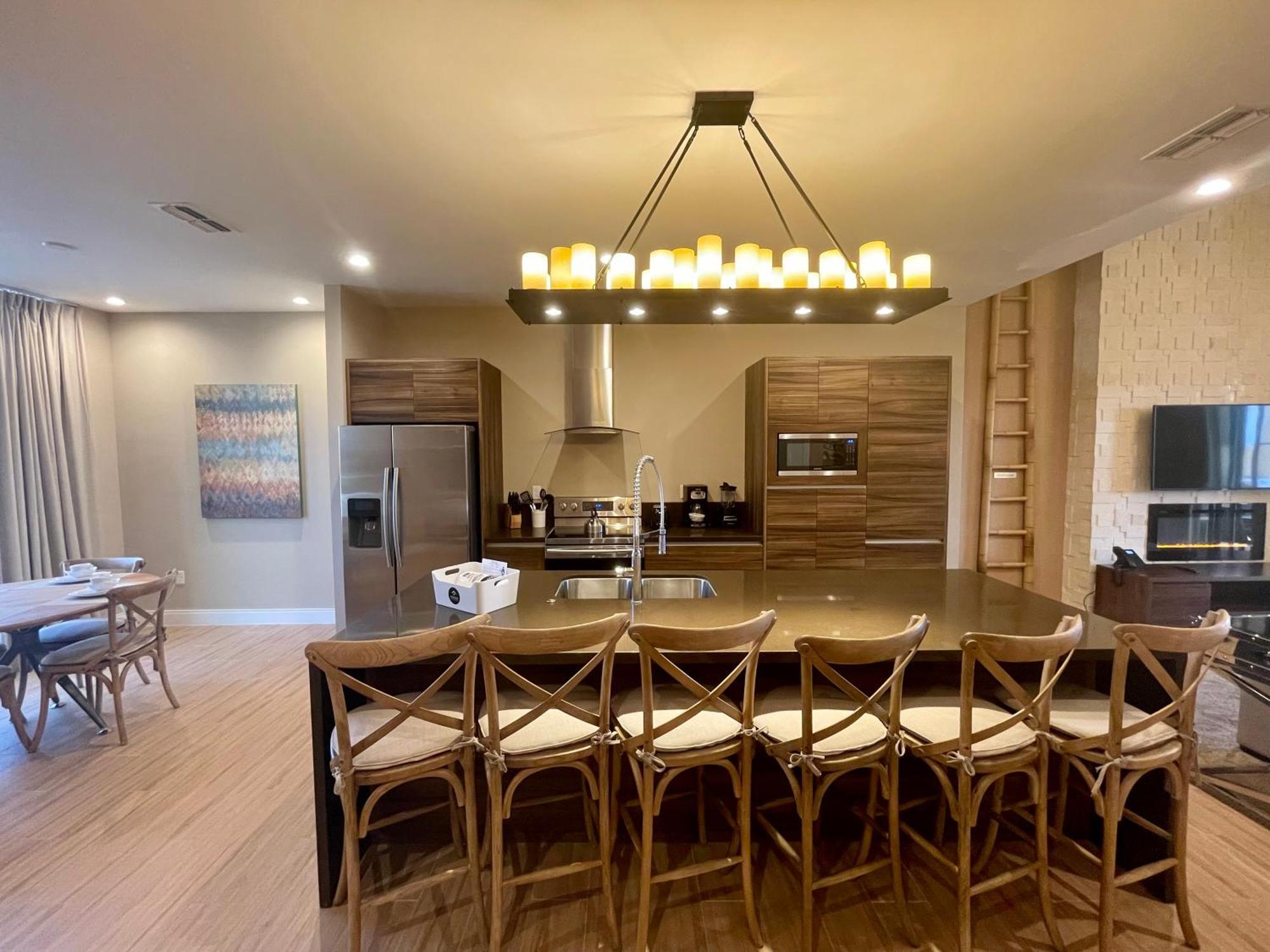 In 7 Min From Parks - 4 Bedrooms With En-suite Bathrooms! Orlando