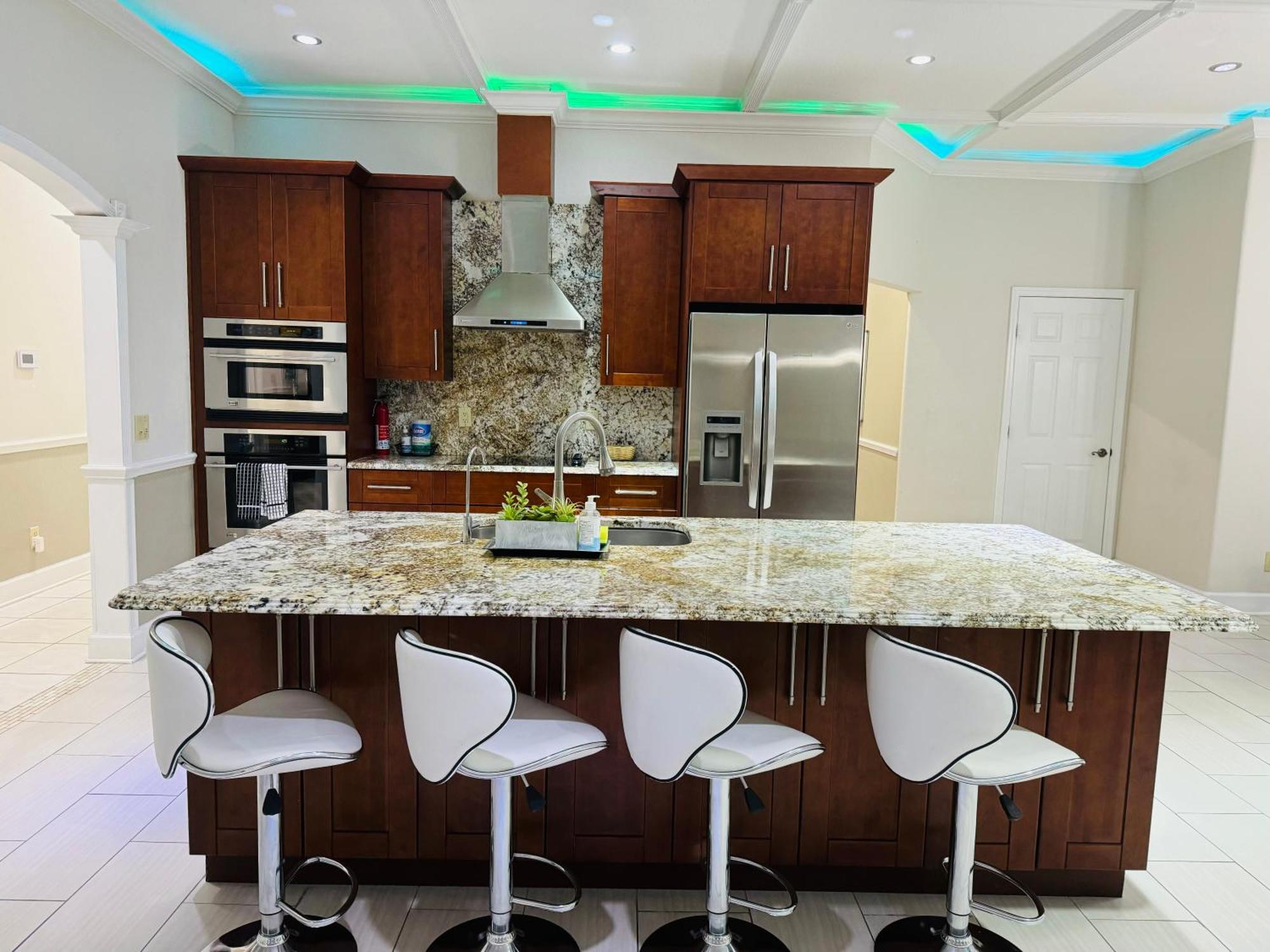 Peaceful 5-bedroom House With Pool!