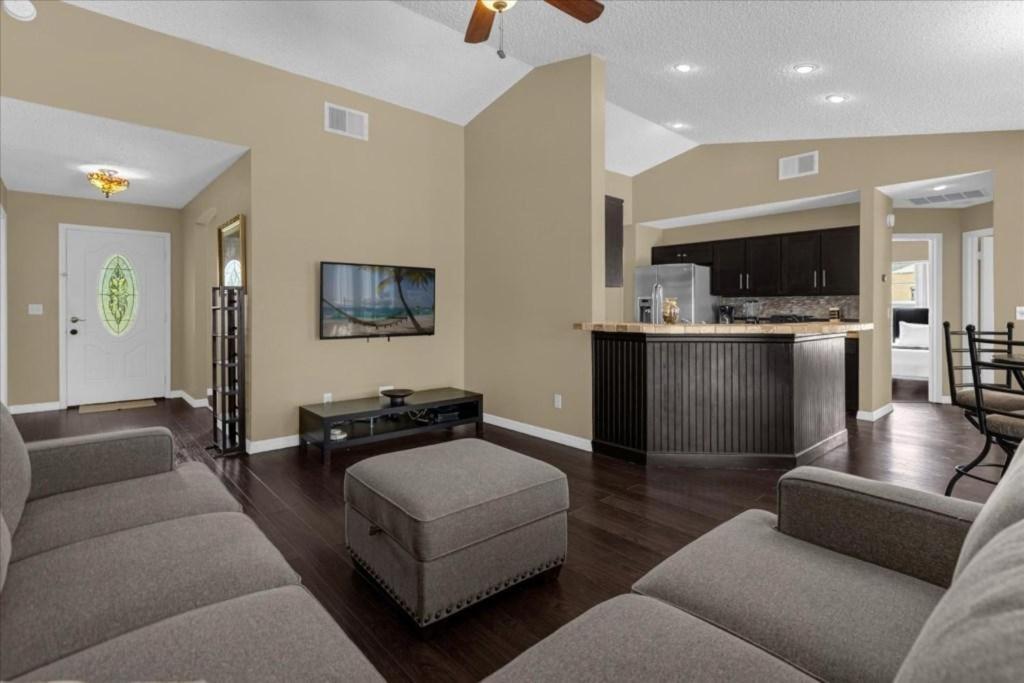 5bd 2 Bath With Gameroom & Pool 1 Story House Holiday home