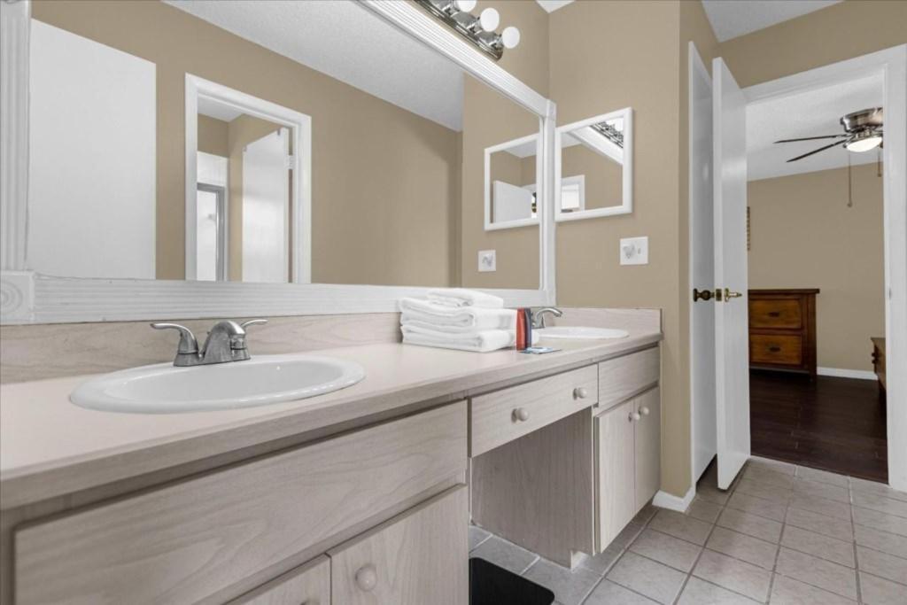 5bd 2 Bath With Gameroom & Pool 1 Story House *
