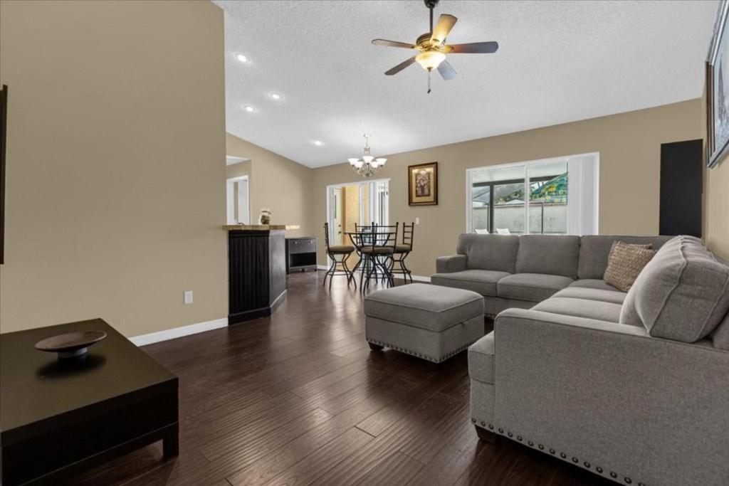 Holiday home 5bd 2 Bath With Gameroom & Pool 1 Story House