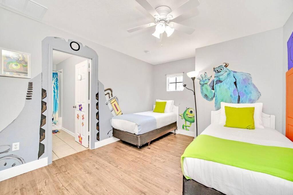 Guardians Theater 5br W Pool Hot Tub