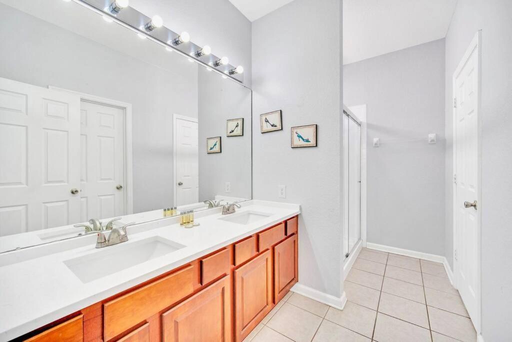 Villa Guardians Theater 5br W Pool Hot Tub *