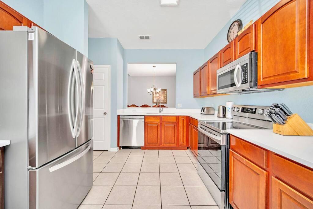 Guardians Theater 5br W Pool Hot Tub