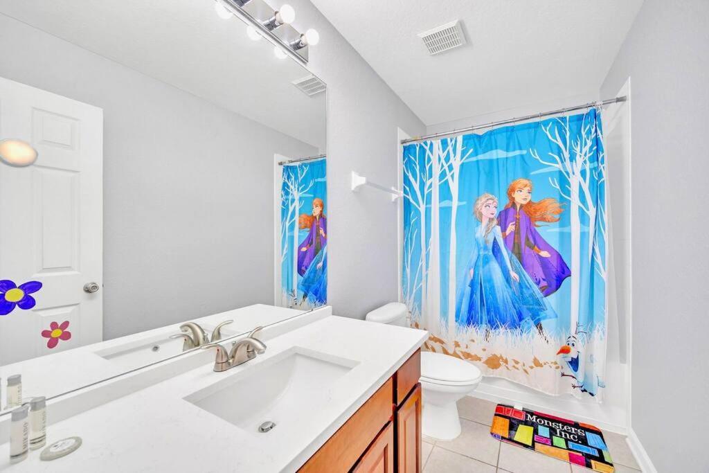 Guardians Theater 5br W Pool Hot Tub *