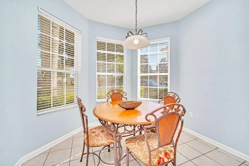 Guardians Theater 5br W Pool Hot Tub Villa