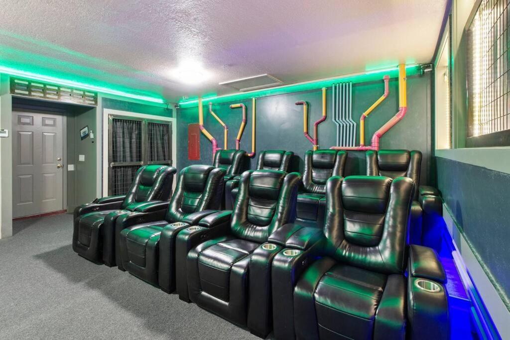 Guardians Theater 5br W Pool Hot Tub *