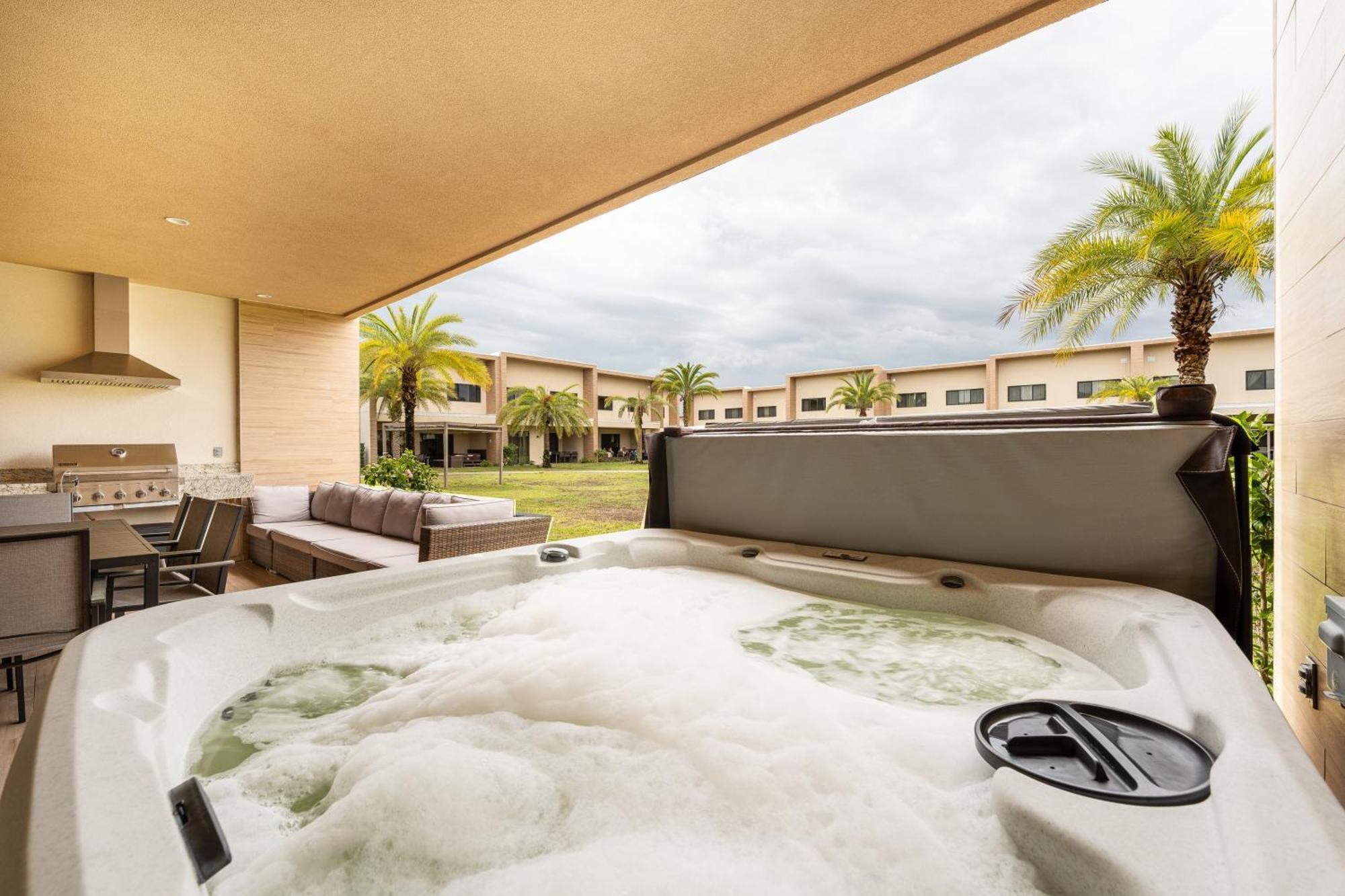 7458 Magic Village 3suites 8guests Jacuzzi 8 Min