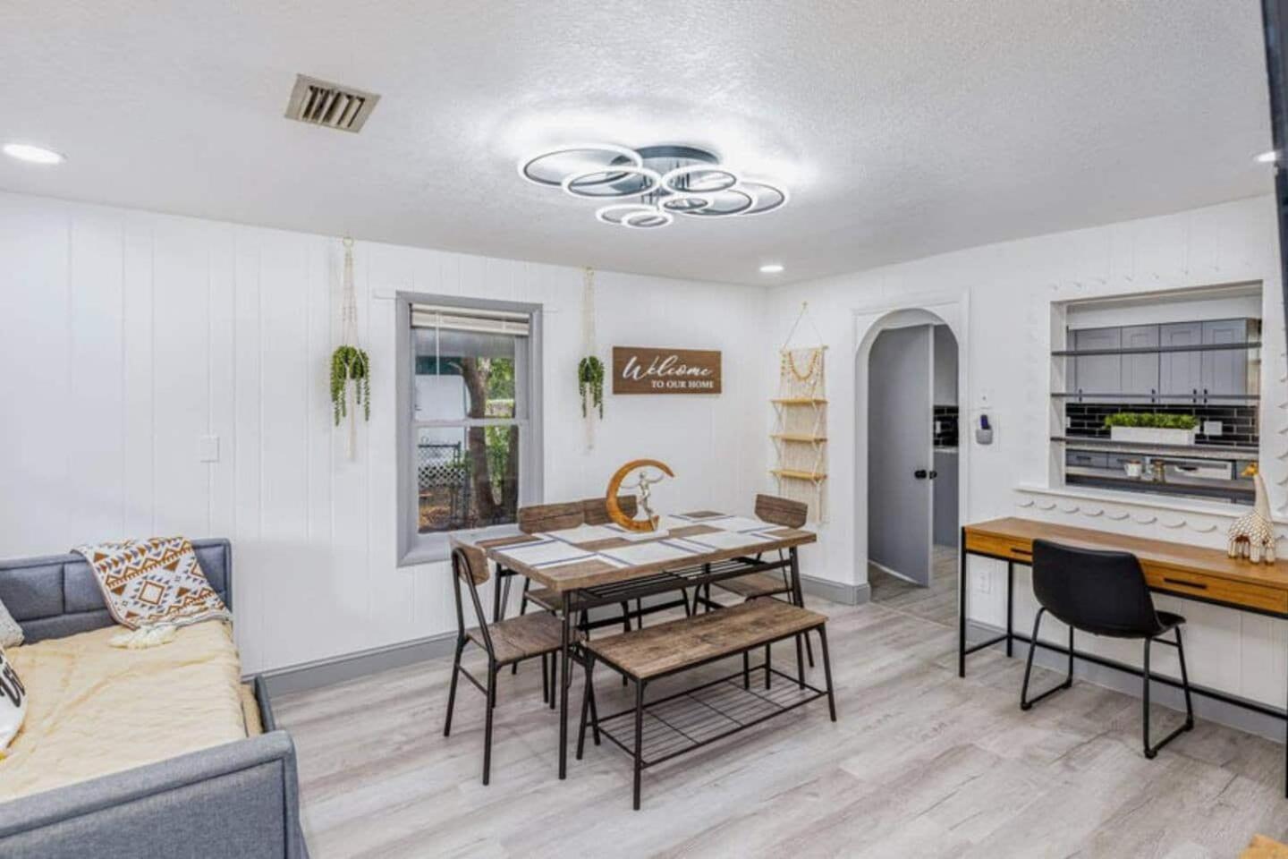 Holiday home 3br Retreat Office Pets Near Airport