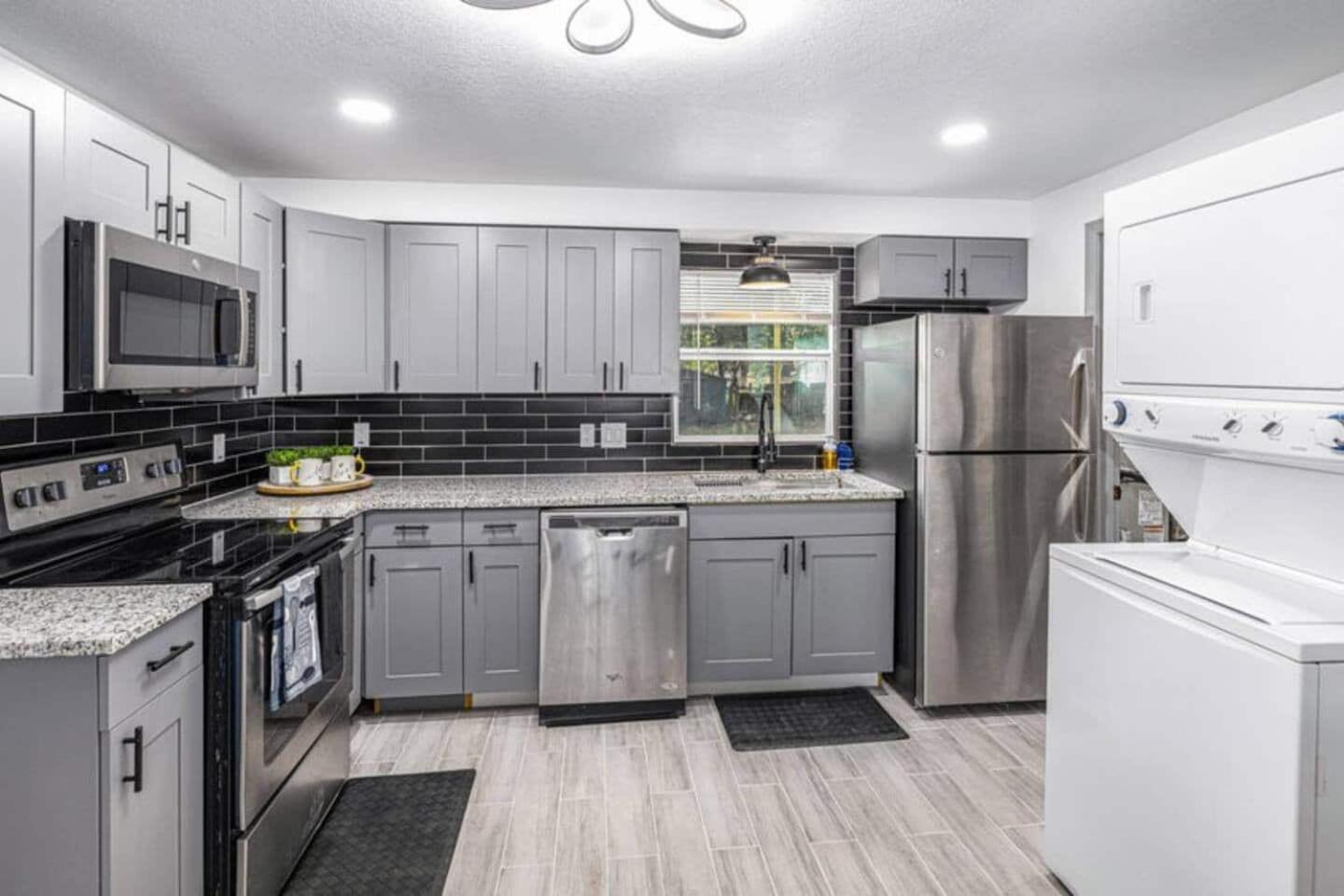 3br Retreat Office Pets Near Airport Holiday home