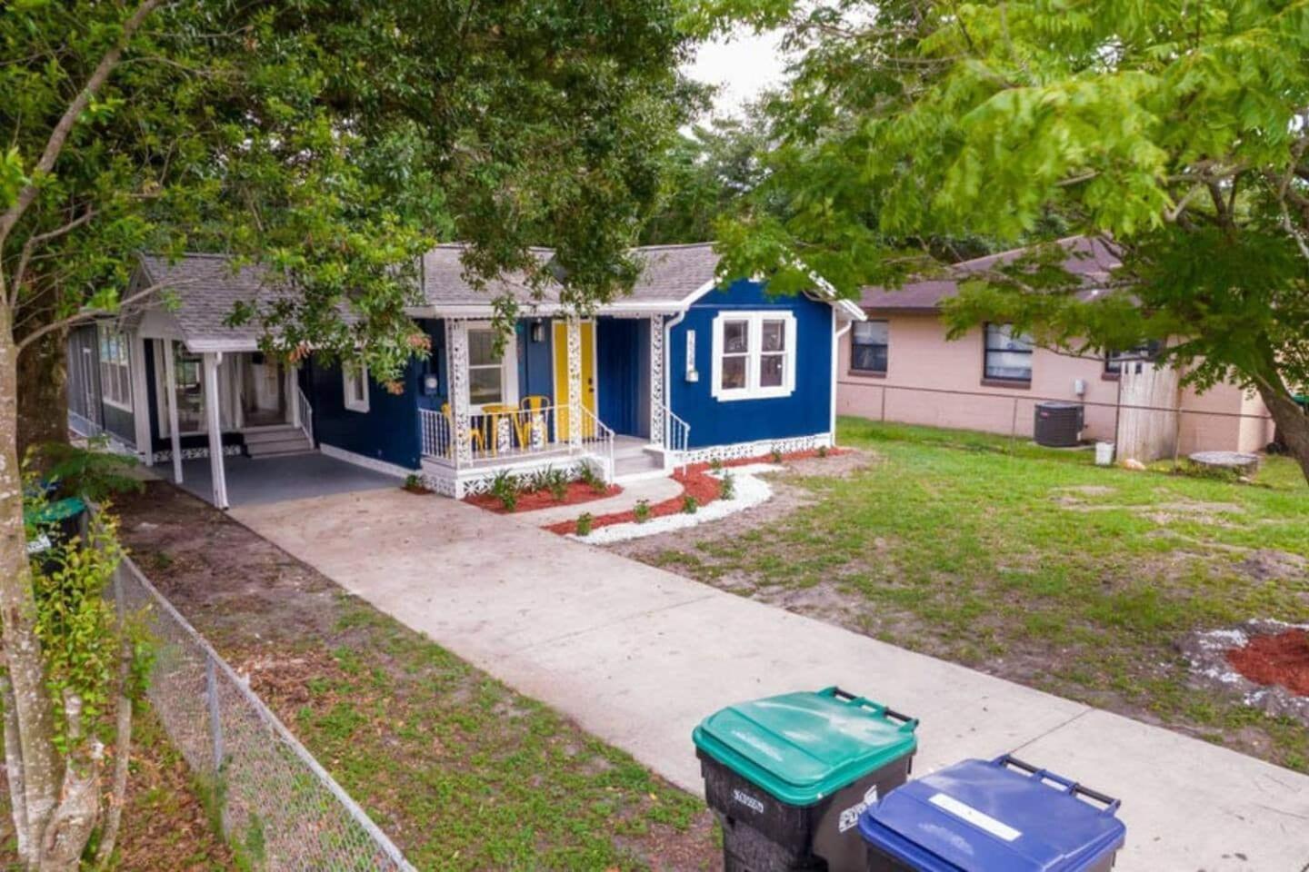 Holiday home 3br Retreat Office Pets Near Airport *