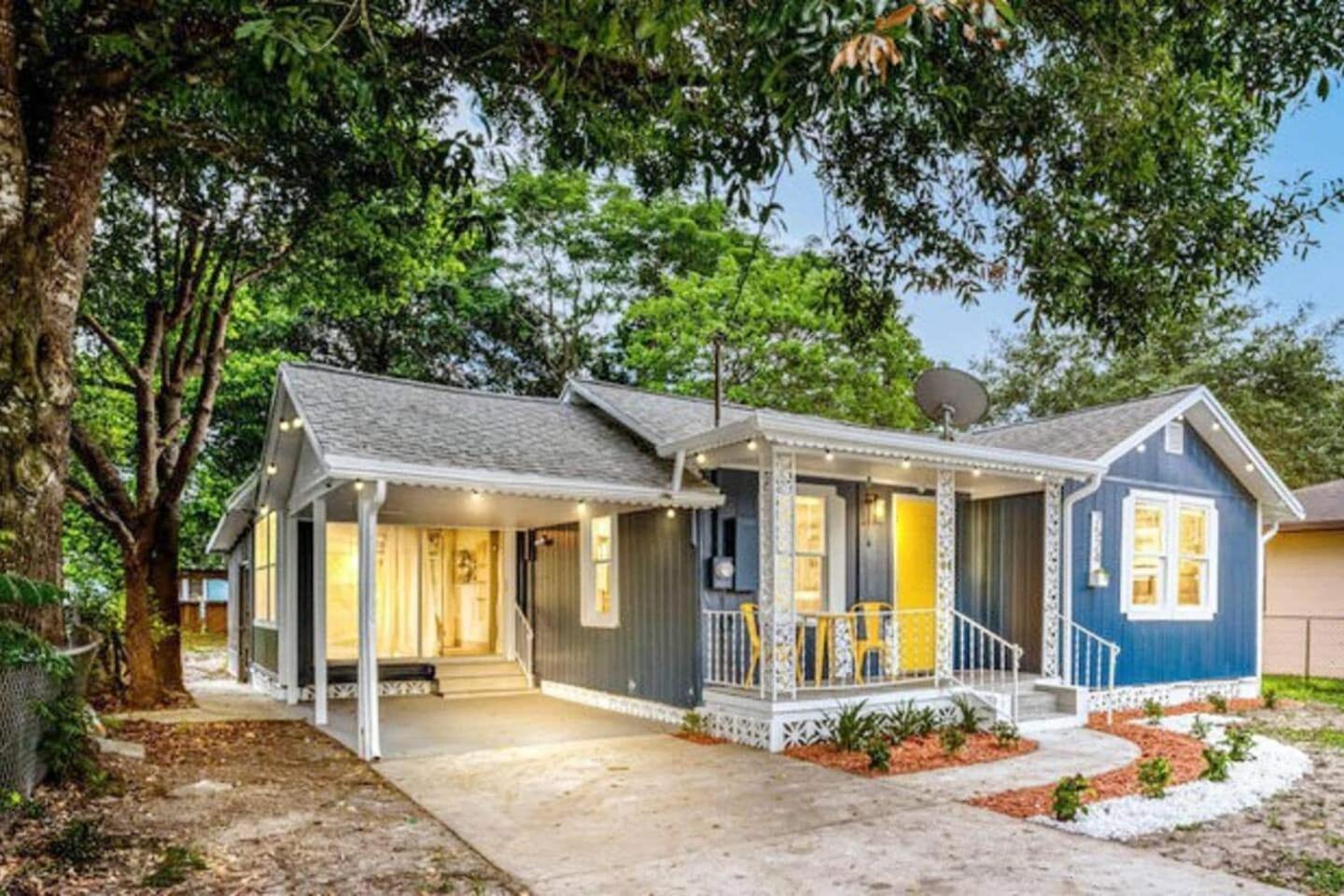 Holiday home 3br Retreat Office Pets Near Airport *