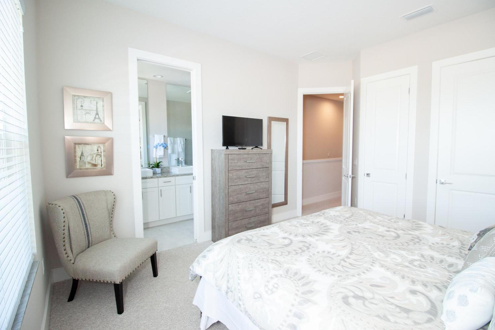 4 Bedroom 4 Ba Self Check-in Close To Theme Parks Villa *