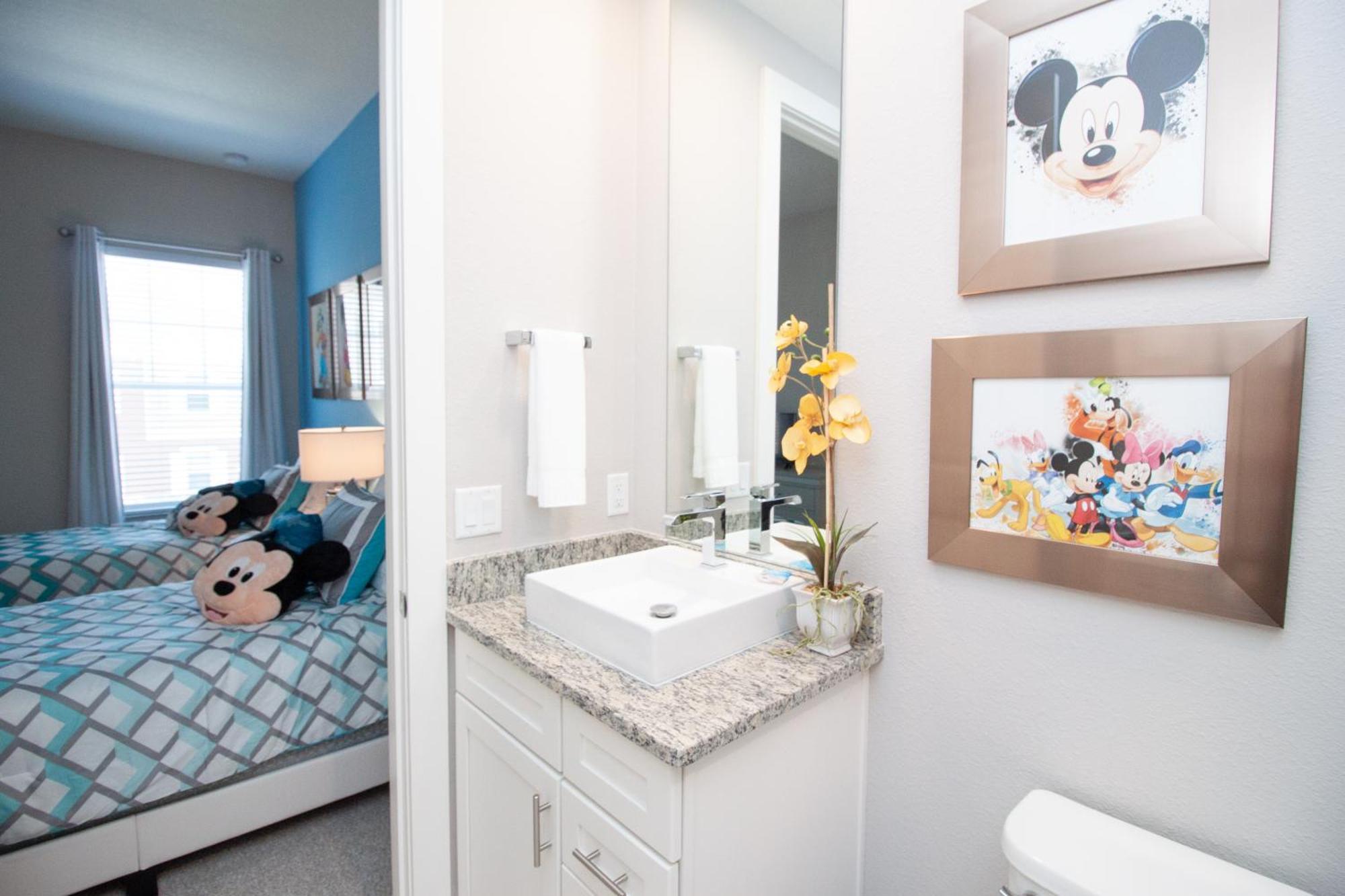 4 Bedroom 4 Ba Self Check-in Close To Theme Parks Villa