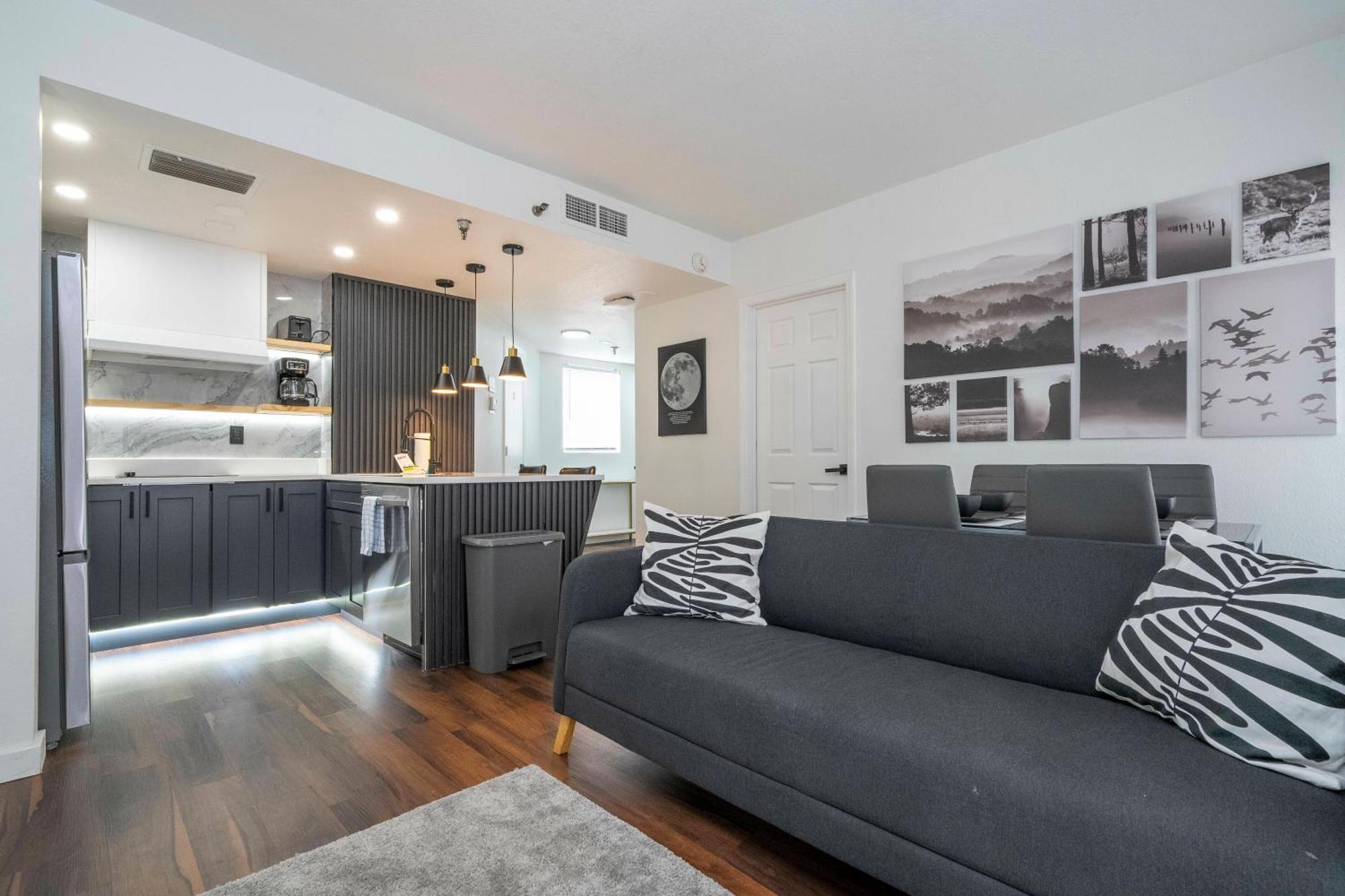 Cozy 2br Condo-modern-best Location-6165 Holiday home Orlando