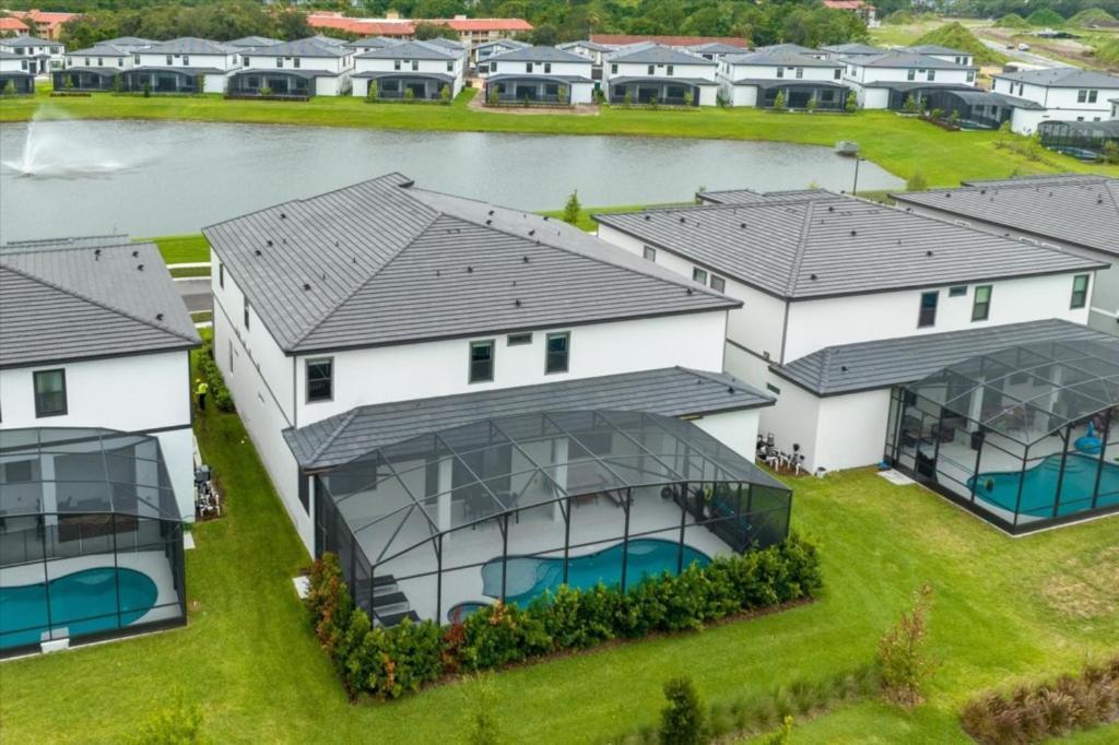 15 Bedrooms-16 Bathrooms- Paradiso Grande 6313ss Holiday home